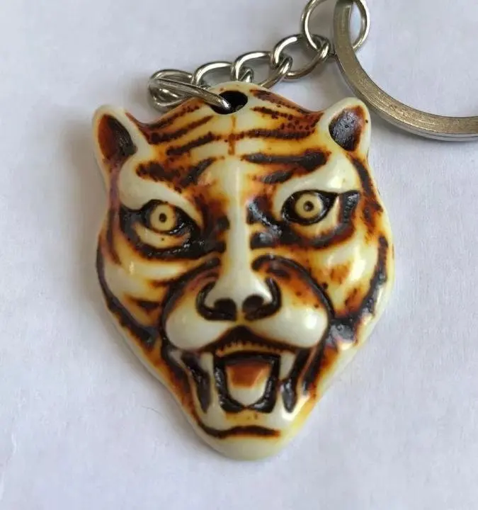 

15 pcs Cool Boy Men's Tiger Totem Keyrings Imitation Yak Bone Carved Resin Keychains Car Key Rings Jewelry Gifts ymm