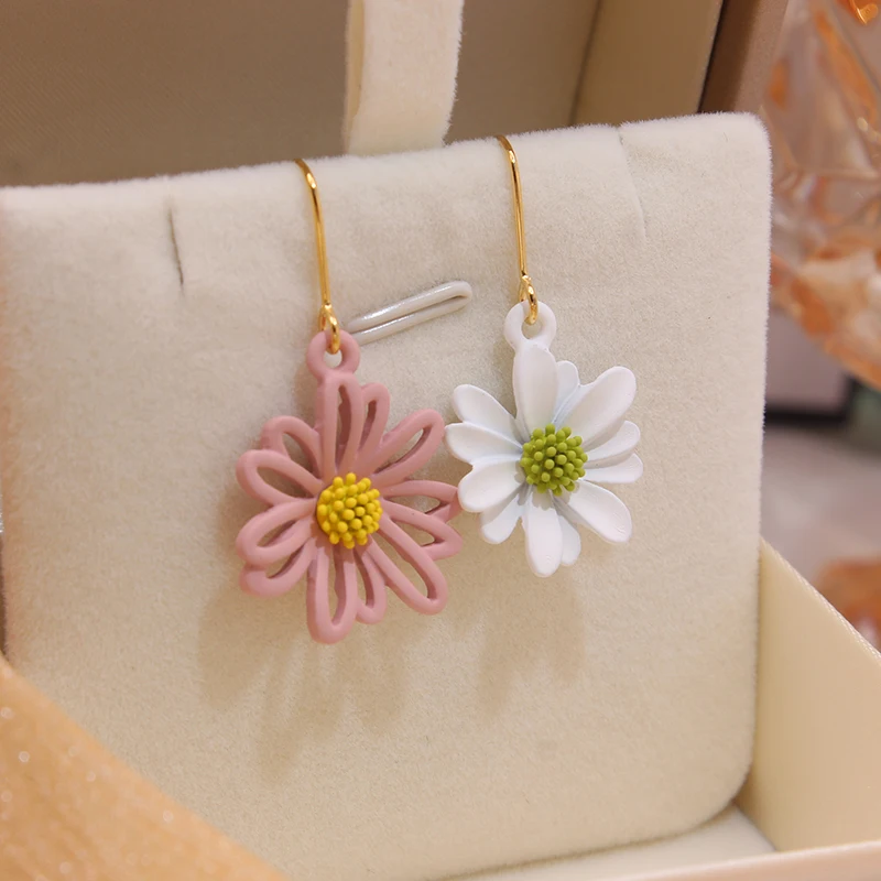 2022 New Design Cute Candy Color Daisy Flower Dangle Earrings for Women 14K Gold Plated Irregular Drop Earrings
2022 New Design Cute Candy Color Daisy Flower Dangle Earrings for Women 14K Gold Plated Irregular Drop Earrings