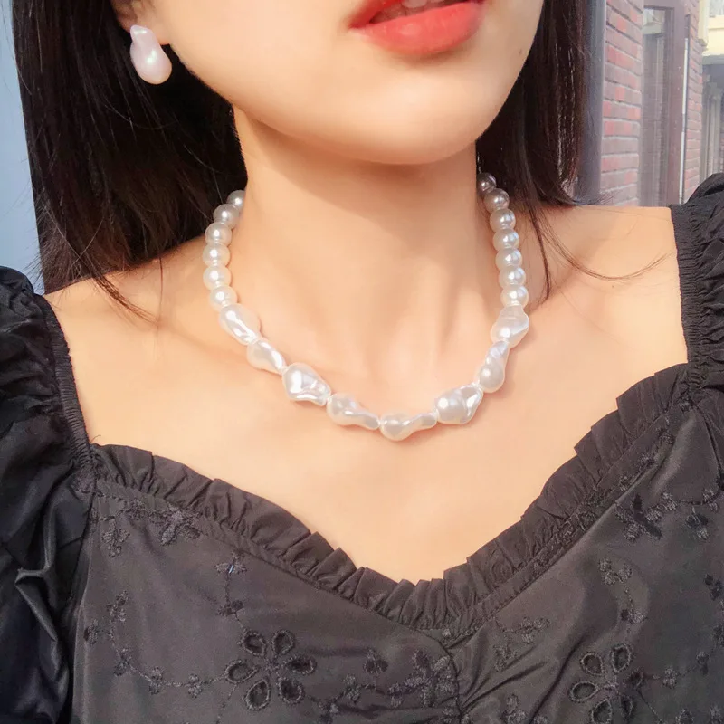 French elegant shaped baroque pearl collar bone chain necklace suit to restore ancient ways small temperament stud
French elegant shaped baroque pearl collar bone chain necklace suit to restore ancient ways small temperament stud