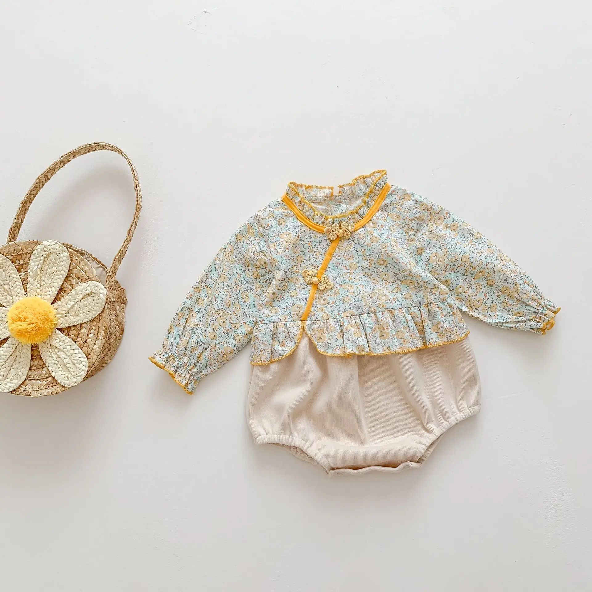 Newborn Baby Girl Retro Floral Long Sleeves Cheongsam Jumpsuit Infant Fashion Tang Suit Cotton Bodysuit Girls Outfits
Newborn Baby Girl Retro Floral Long Sleeves Cheongsam Jumpsuit Infant Fashion Tang Suit Cotton Bodysuit Girls Outfits