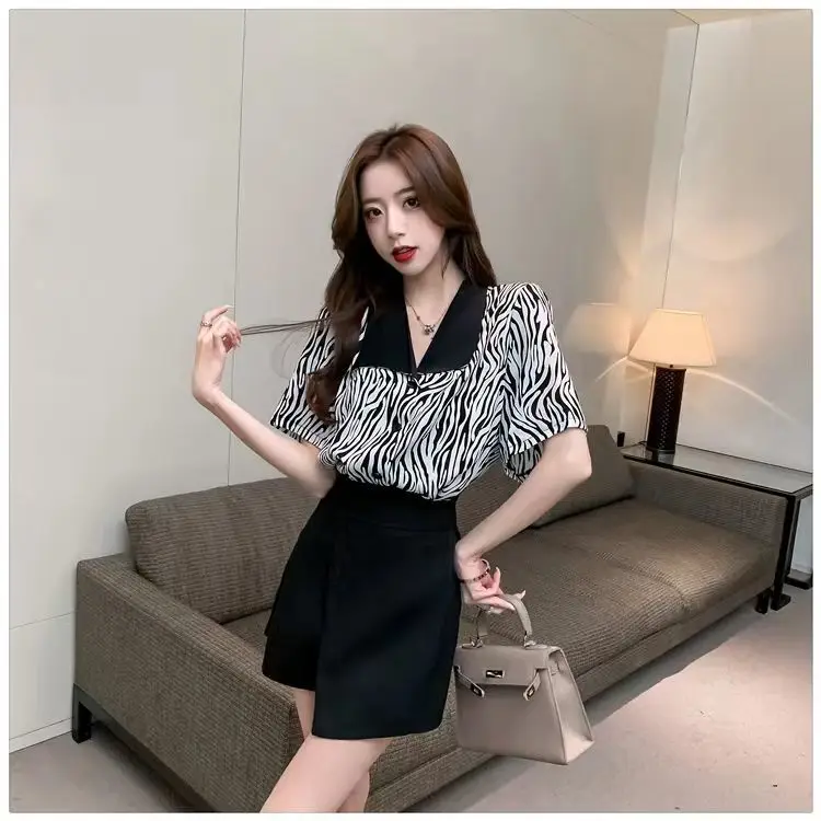 2022 Summer Women's Fashion Retro 2 Piece Sets Female Short Sleeve Print Shirts + High Waist Loose Shorts Ladies Suits O106
2022 Summer Women's Fashion Retro 2 Piece Sets Female Short Sleeve Print Shirts + High Waist Loose Shorts Ladies Suits O106