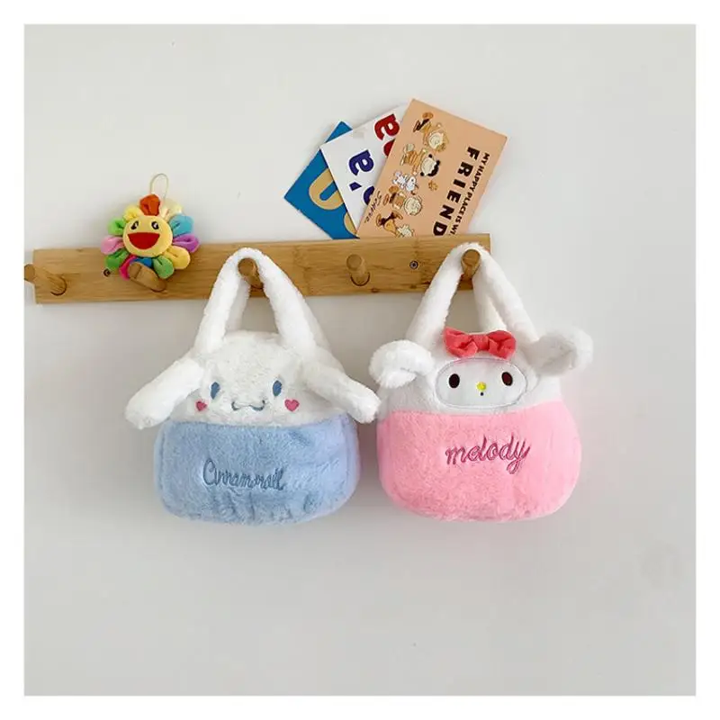 Sanrio плюшевая сумка Kawaii Cinnamoroll Melody плюшевая сумка мультяшная сумка мягкая Pp Хлопок Sanrio плюшевая сумка для хранения для девочки подарок
Sanrio плюшевая сумка Kawaii Cinnamoroll Melody плюшевая сумка мультяшная сумка мягкая Pp Хлопок Sanrio плюшевая сумка для хранения для девочки подарок