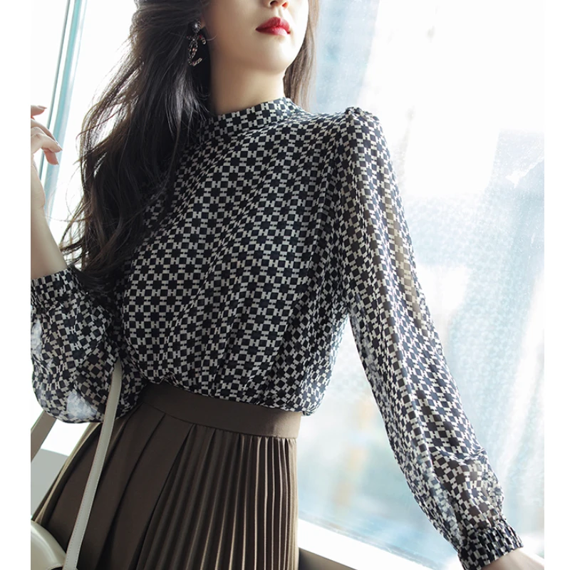 Spring Autumn Women Shirt High Street Long Sleeve Printed Tops Stand Collar Pullovers Chiffon Blouse
Spring Autumn Women Shirt High Street Long Sleeve Printed Tops Stand Collar Pullovers Chiffon Blouse