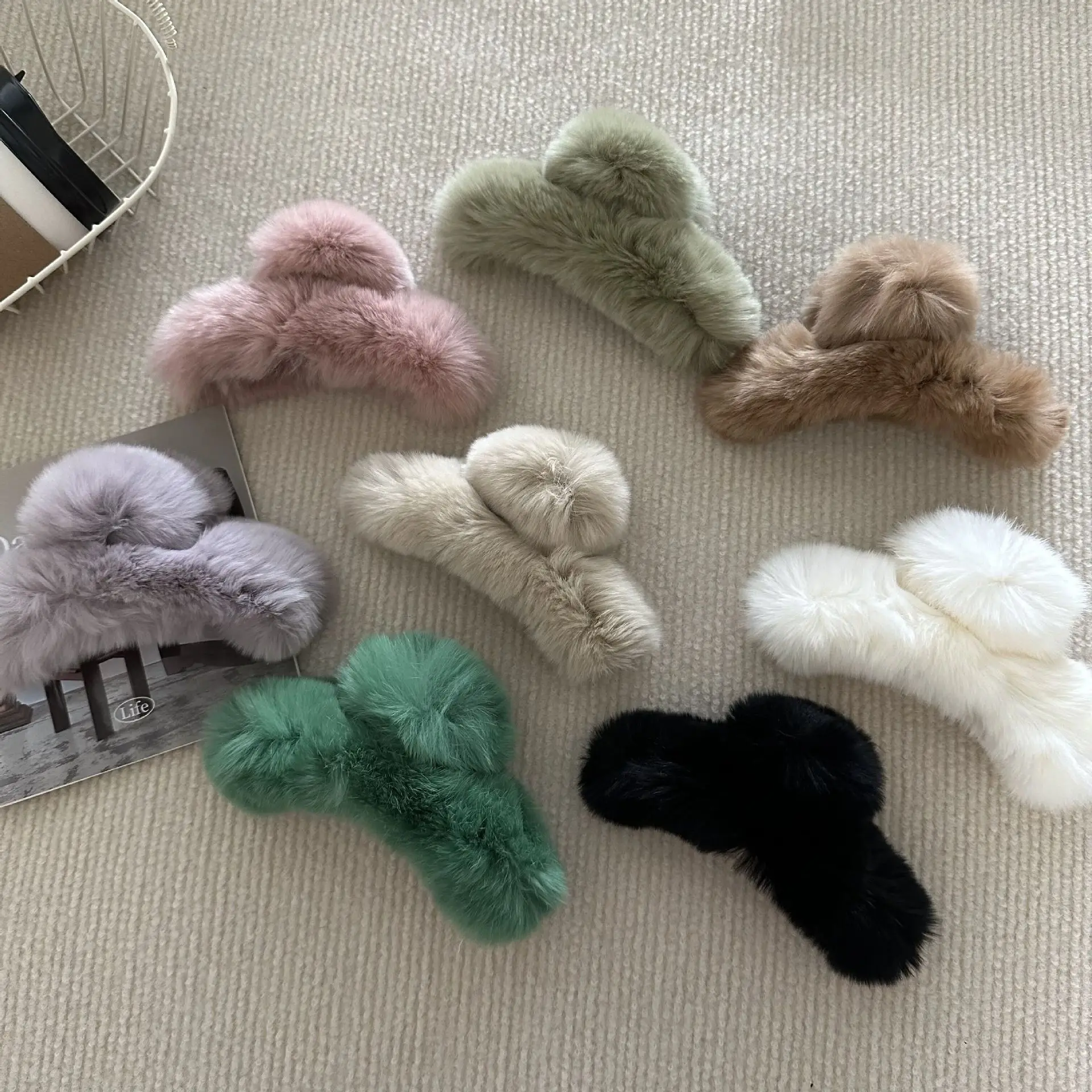 Plus size real rabbit plush clip soft French light luxury high-end retro gentle shark clip hair clip grab clip
Plus size real rabbit plush clip soft French light luxury high-end retro gentle shark clip hair clip grab clip