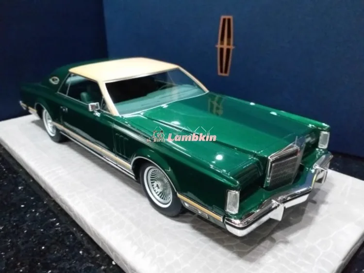 Металлическая зеленая модель лимузина AMC 1:18 для Lincoln Continental Mark V Givenchy Edition