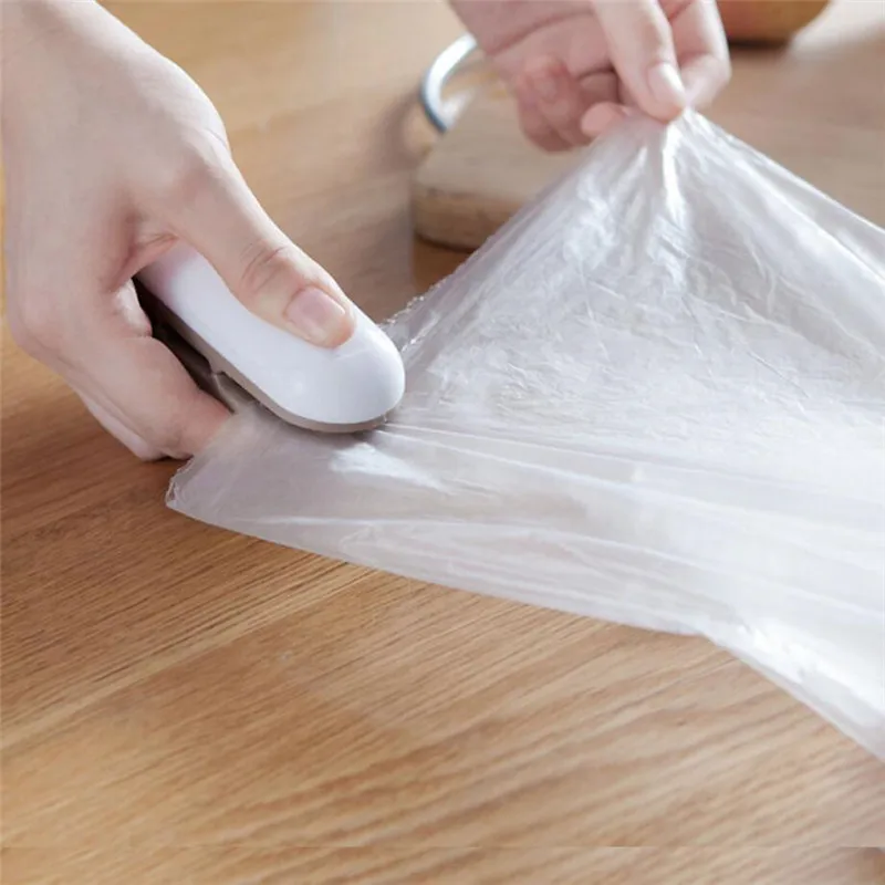 Portable Mini Sealing Machine Kitchen Organization Bag Clip Household Sealing Food Clip Heat Sealer For Kitchen Convenience
Portable Mini Sealing Machine Kitchen Organization Bag Clip Household Sealing Food Clip Heat Sealer For Kitchen Convenience