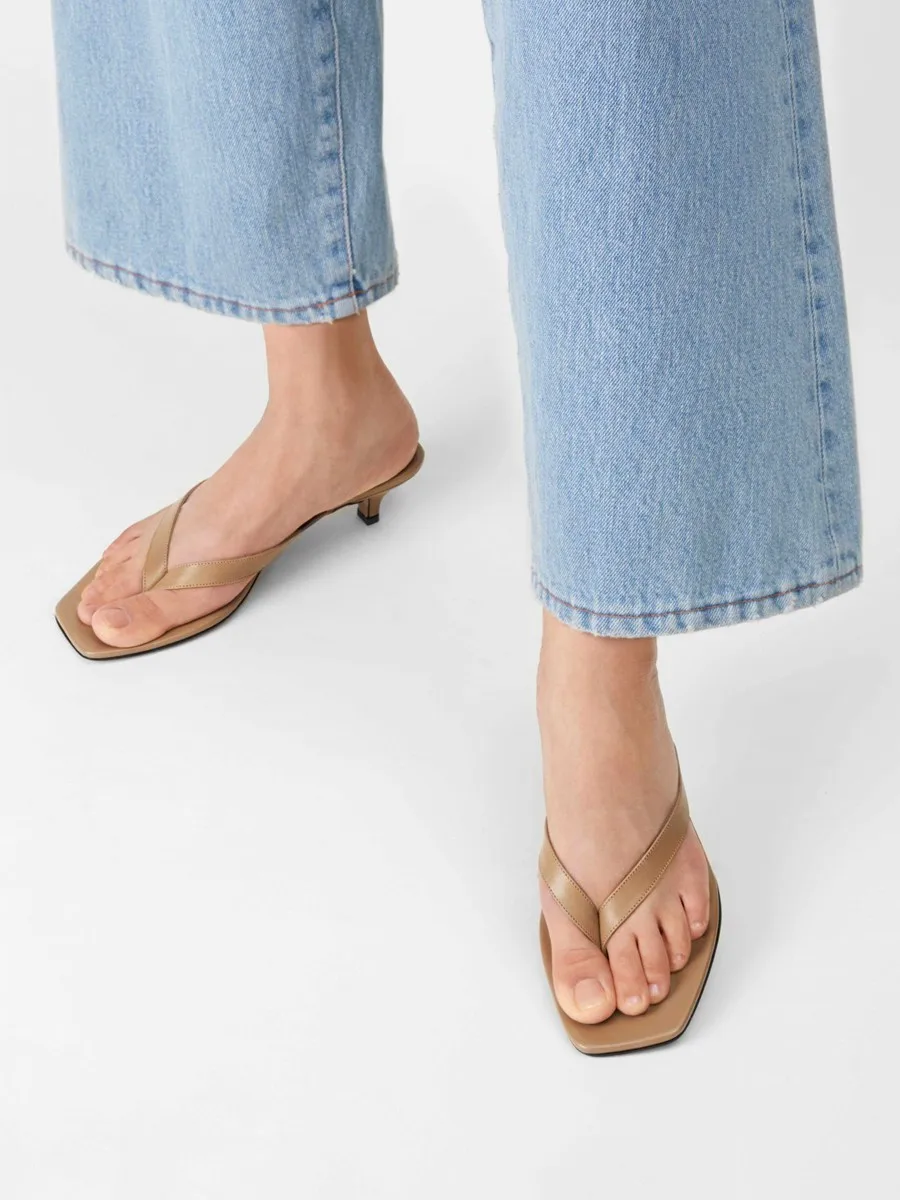 New Leather Flip Flops Kitten Heel Square Toe Mules Flip Flops Middle Heel Sandals Women
New Leather Flip Flops Kitten Heel Square Toe Mules Flip Flops Middle Heel Sandals Women