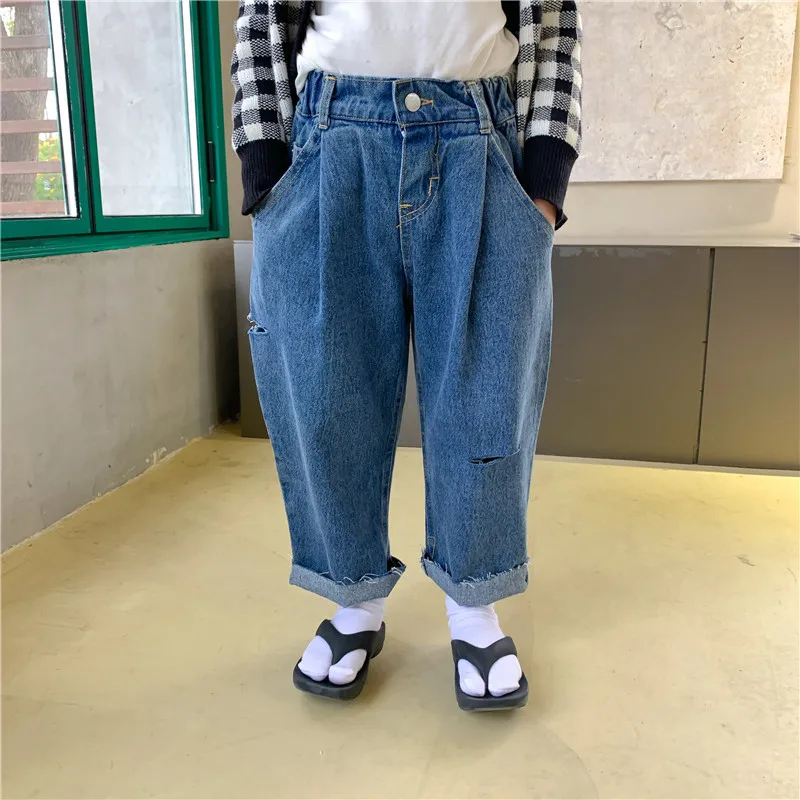 2022 Spring and Autumn New Children's Blue Straight Jeans with Rough Edges and Holes
2022 Spring and Autumn New Children's Blue Straight Jeans with Rough Edges and Holes