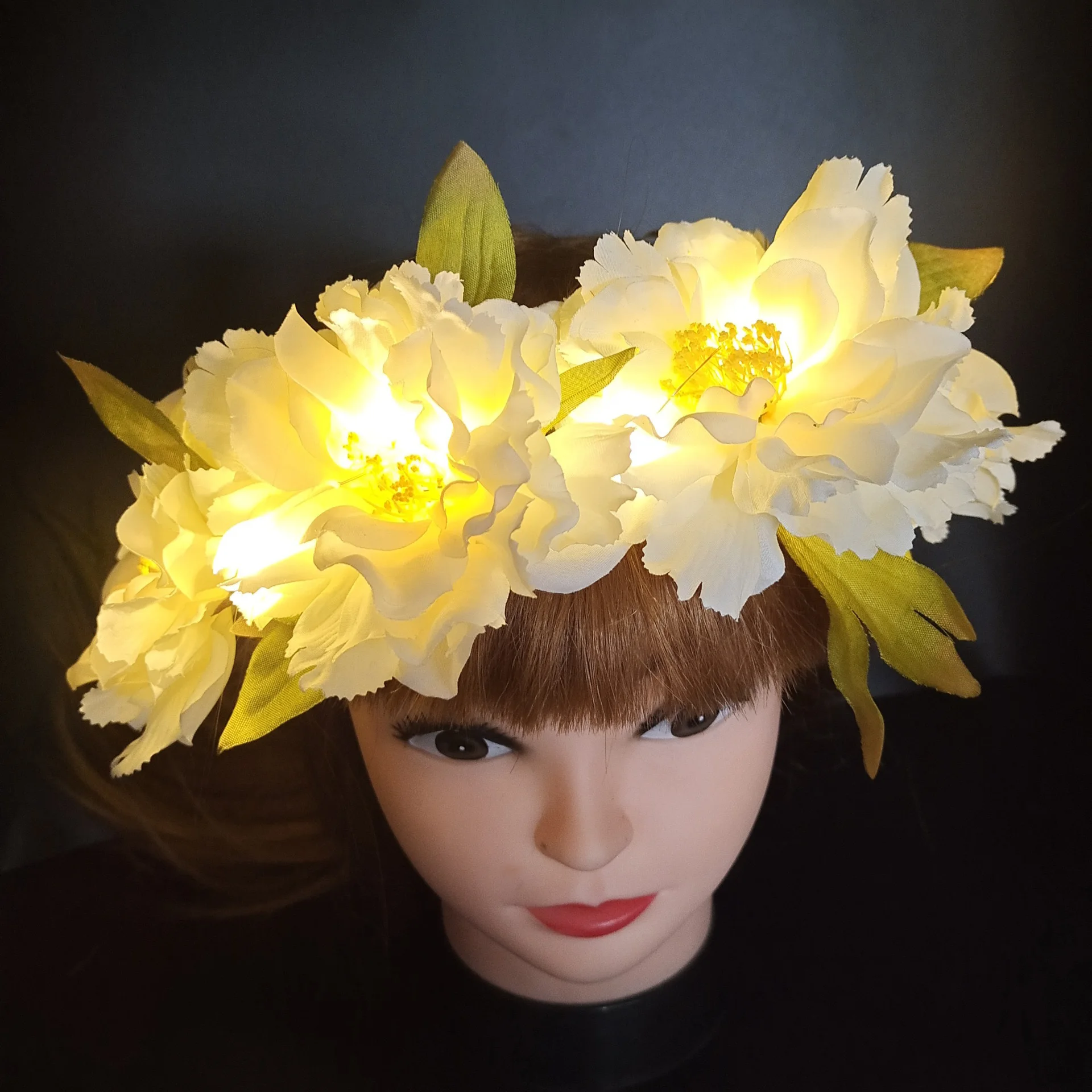 1pcs Women Girl LED Hawaii Hawaiian Lei Headband Glow Light up Flower Crown Wreath Birthday Gift Festival Wedding Party Favors
1pcs Women Girl LED Hawaii Hawaiian Lei Headband Glow Light up Flower Crown Wreath Birthday Gift Festival Wedding Party Favors