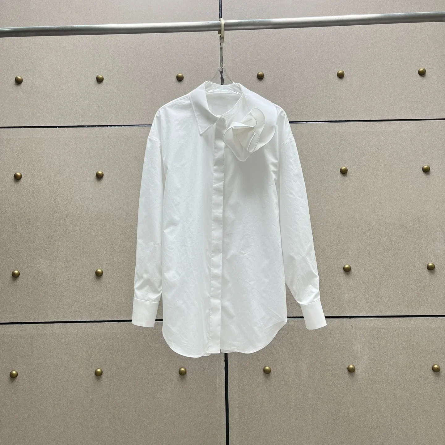 2023 New Collection Office Lady High Quality Solid White Long Sleeve Floral Collar Poplin Shirt Casual Blouse
2023 New Collection Office Lady High Quality Solid White Long Sleeve Floral Collar Poplin Shirt Casual Blouse