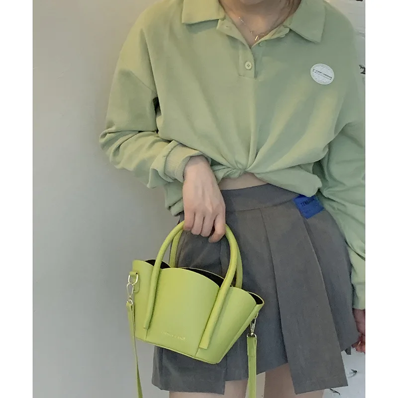 2022 Spring New All-match Vegetable Basket Handbag Fashion Messenger Bucket Bag Women's Shoulder Bag
2022 Spring New All-match Vegetable Basket Handbag Fashion Messenger Bucket Bag Women's Shoulder Bag