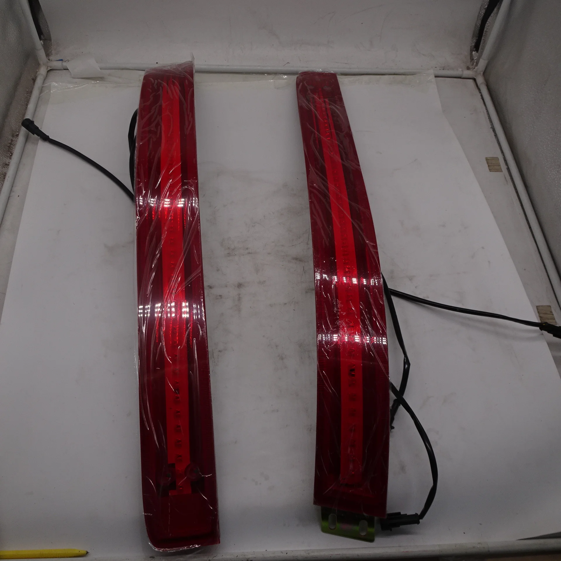 Suitable for X5 E70 new LED rear tail light reversing light brake light 37V11-31100-AMP 37V11-31120-AMP Bus height indicator
Suitable for X5 E70 new LED rear tail light reversing light brake light 37V11-31100-AMP 37V11-31120-AMP Bus height indicator