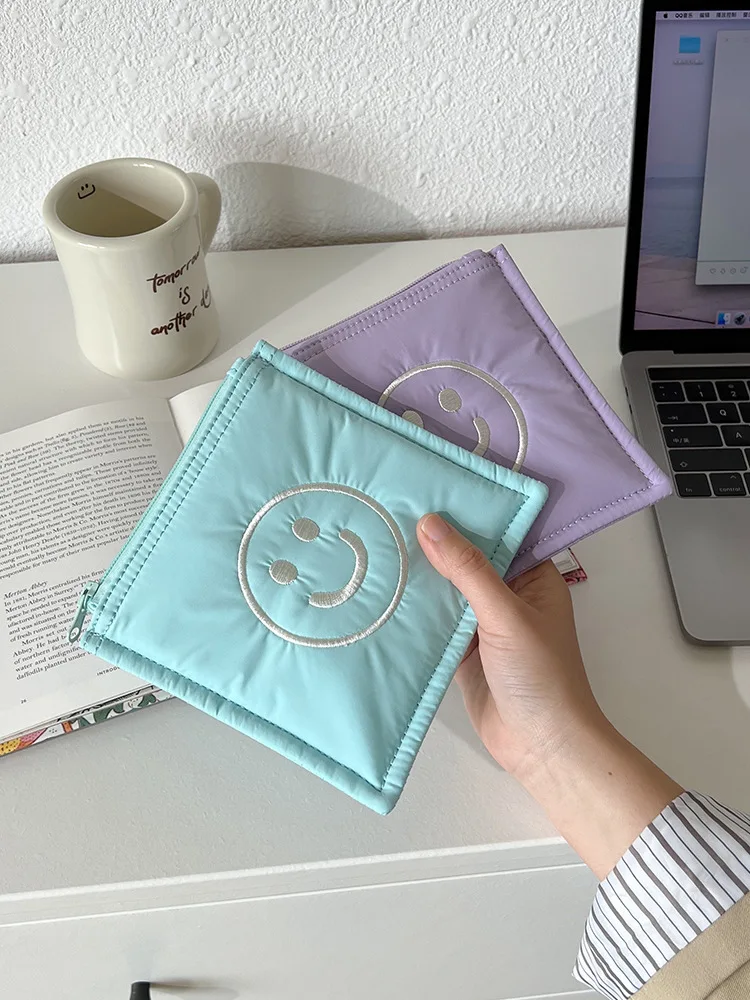 Cute and Portable Fabric Change Charging Cable Lipstick Storage Bag, New Polyester
Cute and Portable Fabric Change Charging Cable Lipstick Storage Bag, New Polyester