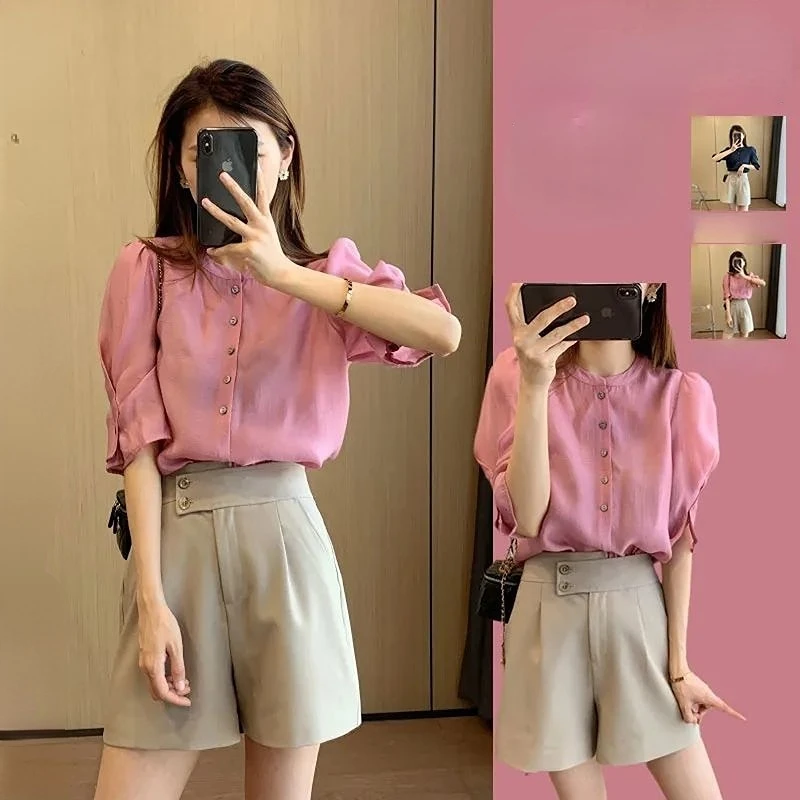 Summer Temperament Suit Female 2023 New Light Mature Wind Chiffon Short-sleeved Tops Thin Casual Shorts Two-piece Tide
Summer Temperament Suit Female 2023 New Light Mature Wind Chiffon Short-sleeved Tops Thin Casual Shorts Two-piece Tide