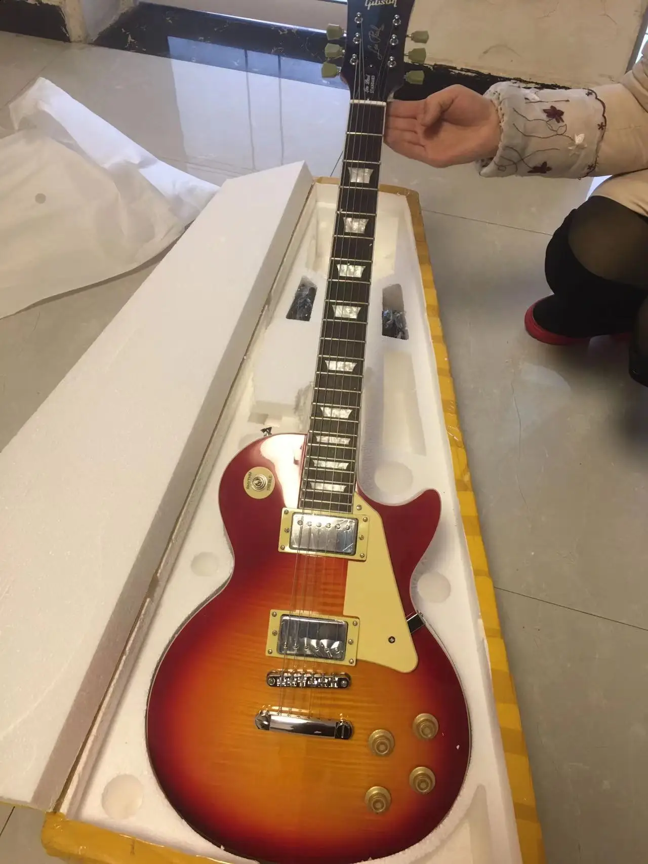 Send in 3 days Flame Maple Top G Les Standard Brown LP Paul Electric Guitar in stock GTWSA
Send in 3 days Flame Maple Top G Les Standard Brown LP Paul Electric Guitar in stock GTWSA