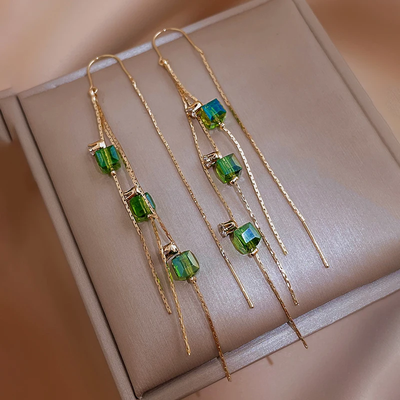 Green Crystal Zircon Tassel Dangle Earrings For Women Gold Long Tassel Drop Earring 2022 Modern Korean Fashion Delicate jewelry
Green Crystal Zircon Tassel Dangle Earrings For Women Gold Long Tassel Drop Earring 2022 Modern Korean Fashion Delicate jewelry
