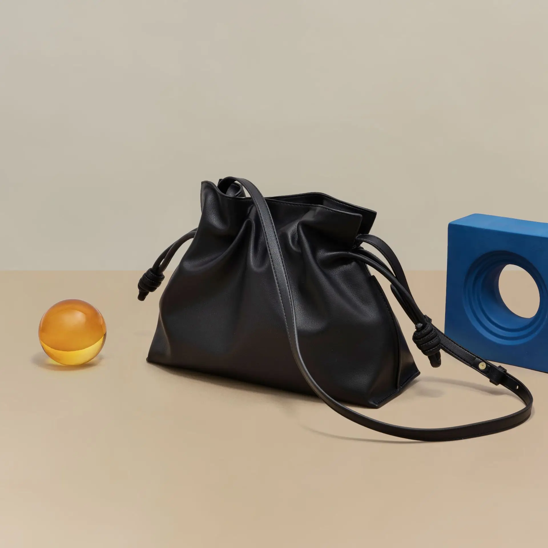 Genuine leather fashionable and minimalist drawstring lucky bag, one shoulder crossbody bucket bag, handbag, pleated bag
Genuine leather fashionable and minimalist drawstring lucky bag, one shoulder crossbody bucket bag, handbag, pleated bag
