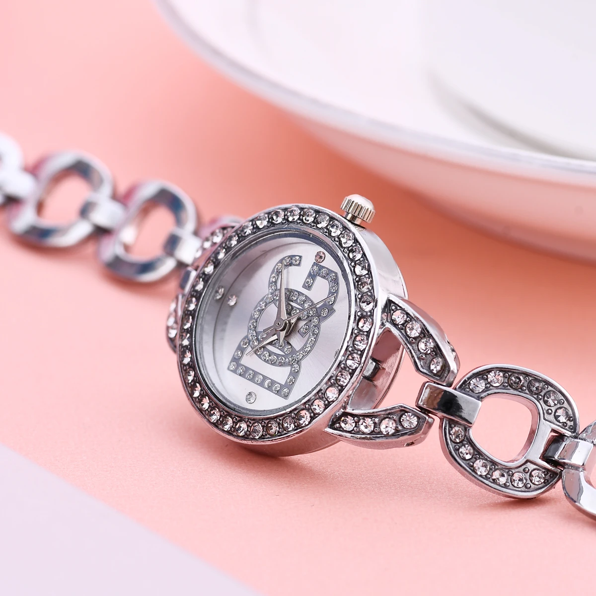2022 Fashion Luxury Brand Ladies Full Diamond Fashion All Steel Bracelet Watch Casual Boutique Ladies Dress Elegant Quartz Watch
2022 Fashion Luxury Brand Ladies Full Diamond Fashion All Steel Bracelet Watch Casual Boutique Ladies Dress Elegant Quartz Watch