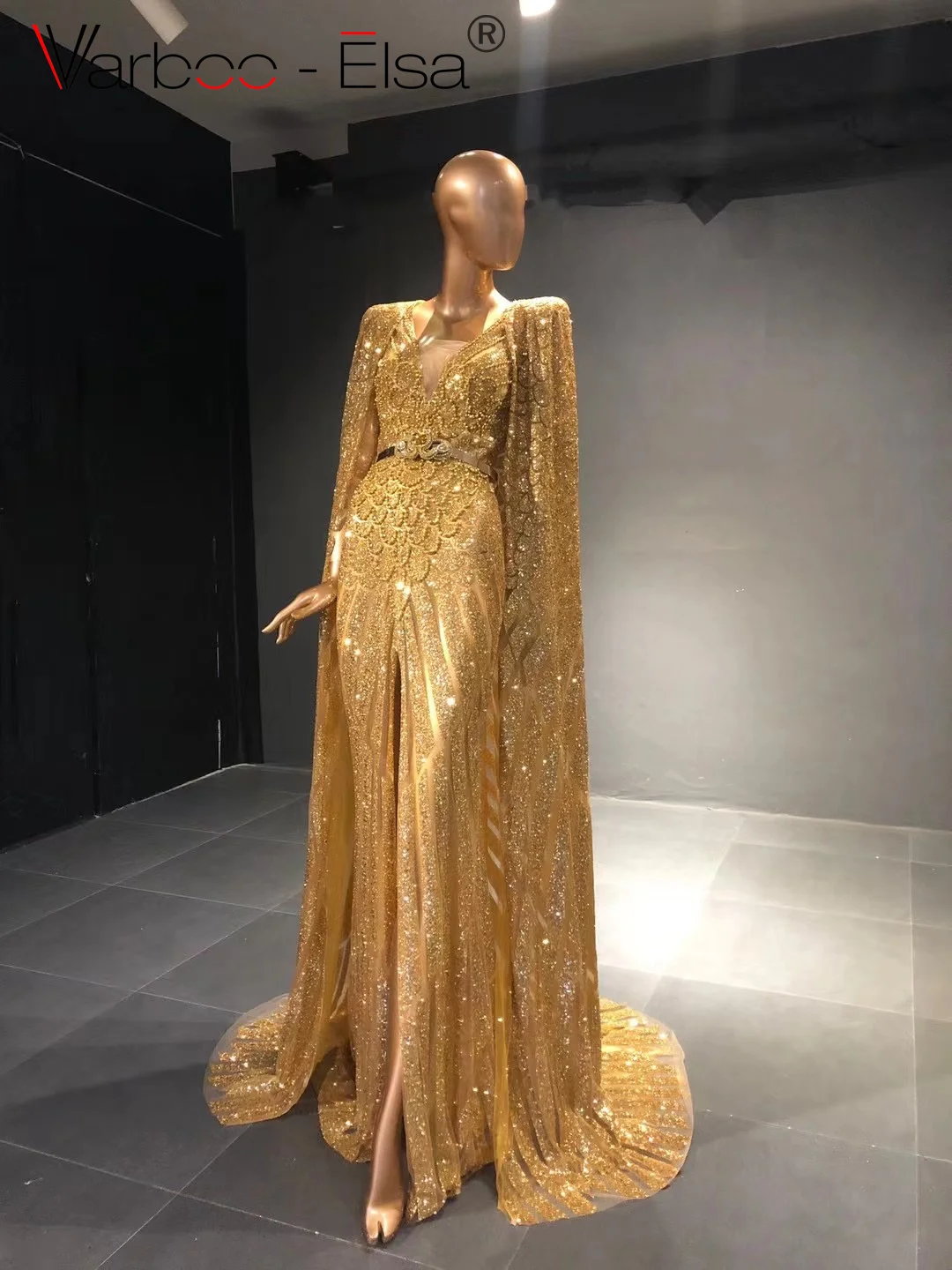 Varboo_Elsa Dubai Sparkly Gold Evening Dress With Long Cape Luxury Beaded Dubai Caftan Women Formal Gowns Abendkleider Designer
Varboo_Elsa Dubai Sparkly Gold Evening Dress With Long Cape Luxury Beaded Dubai Caftan Women Formal Gowns Abendkleider Designer