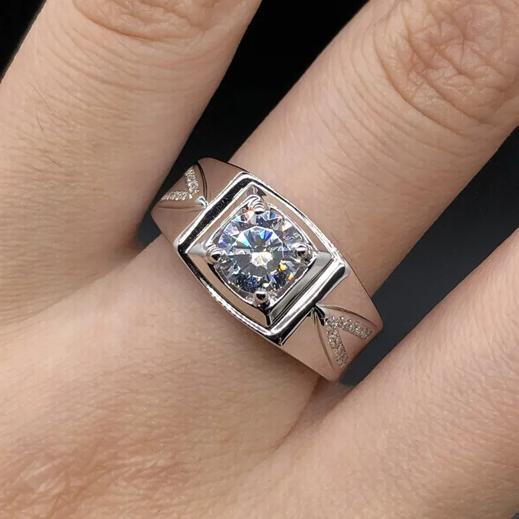 925 Silver Gold-plated Moissanite Diamond V Inlaid Luxury Moissanite Men's Ring Certificate Passed Diamond Instrumentation
925 Silver Gold-plated Moissanite Diamond V Inlaid Luxury Moissanite Men's Ring Certificate Passed Diamond Instrumentation