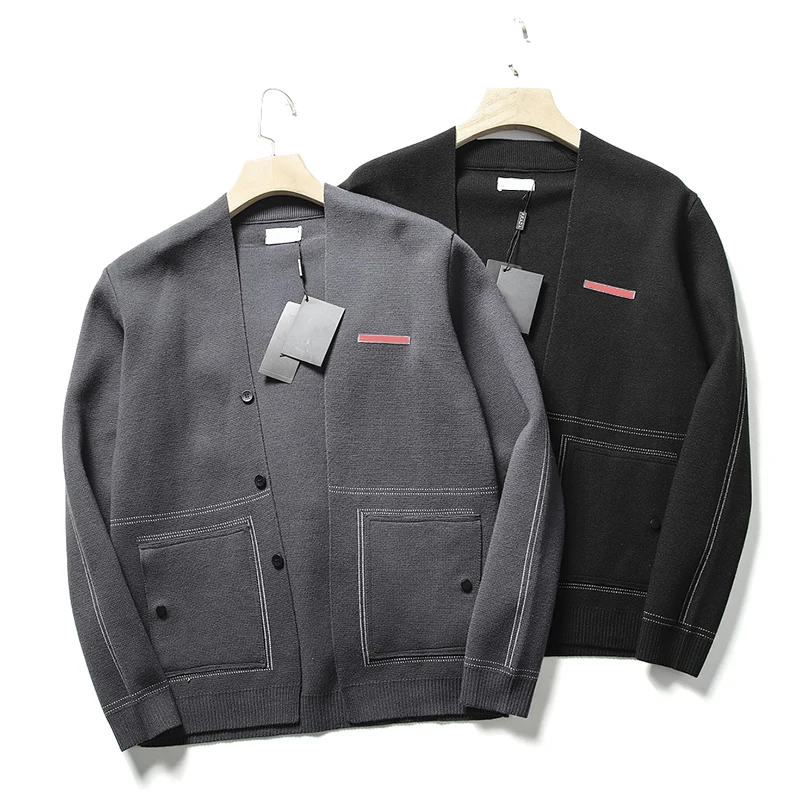 2022 spring and autumn new products double-line V-neck sweater men's simple fashion retro knitted cardigan jacket small red labe 
2022 spring and autumn new products double-line V-neck sweater men's simple fashion retro knitted cardigan jacket small red labe