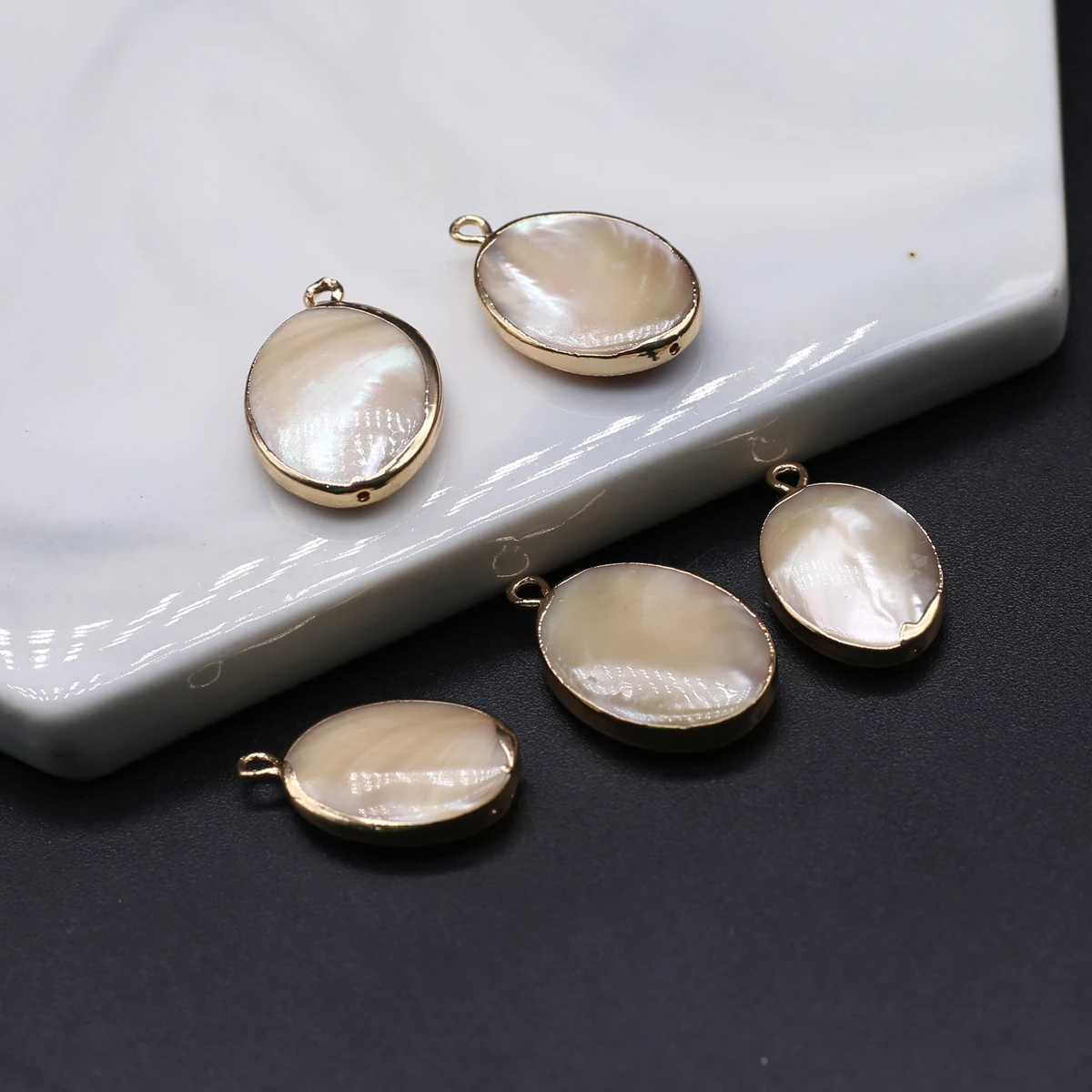 Natural Freshwater Shell Pendant Oval Shape High Quality for Fashion Jewelry Making Diy Women Necklace Crafts
Natural Freshwater Shell Pendant Oval Shape High Quality for Fashion Jewelry Making Diy Women Necklace Crafts
