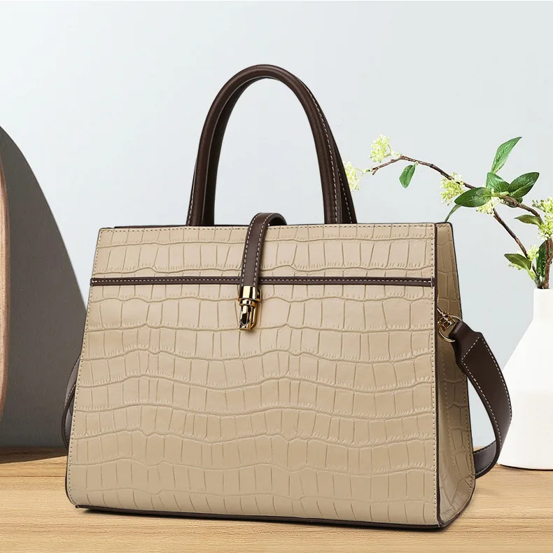 Real Cowhide 2022 New Fashion Ladies All-match Large-capacity One-shoulder Solid Color Messenger Handbag Famous Luxury Designer
Real Cowhide 2022 New Fashion Ladies All-match Large-capacity One-shoulder Solid Color Messenger Handbag Famous Luxury Designer