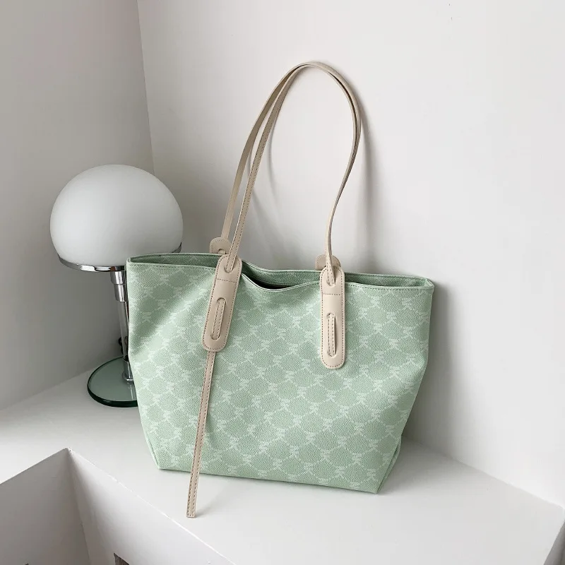 Women's PU Leather Trendy Vintage Large Tote Bag Female Designer Shoulder Fashion Handbags 2022 Retro Shoulder Bags
Women's PU Leather Trendy Vintage Large Tote Bag Female Designer Shoulder Fashion Handbags 2022 Retro Shoulder Bags