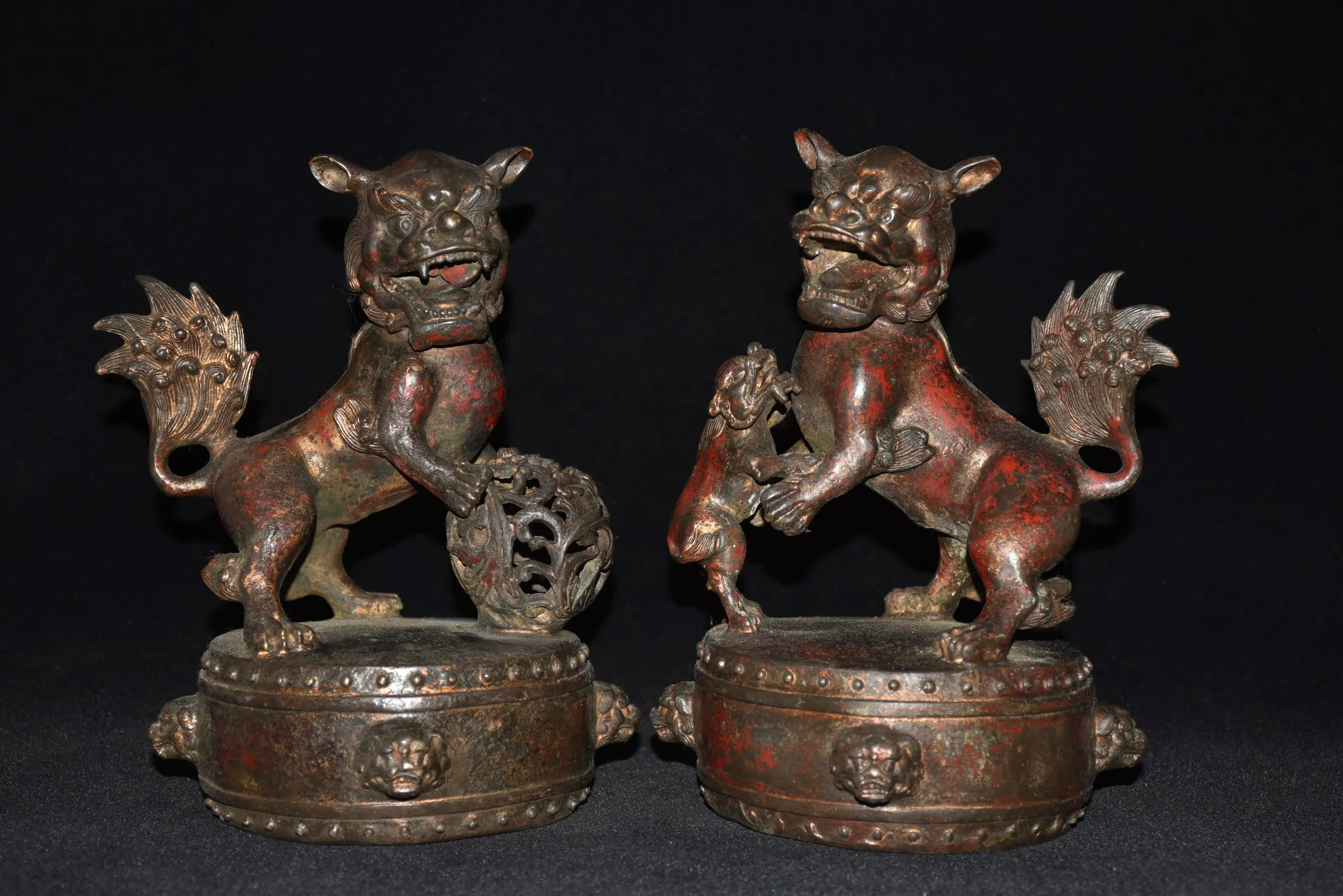 9" Tibetan Temple Collection old Bronze cinnabar mud gold lion statue a pair drum lion gatekeeper ornament Gather fortune
9" Tibetan Temple Collection old Bronze cinnabar mud gold lion statue a pair drum lion gatekeeper ornament Gather fortune