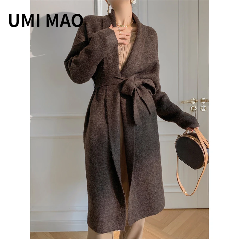 UMI MAO темпераментный вязаный свитер куртка средней длины драпировка Мягкая восковая свободная Осенняя корейская мода халат кардиган пальто Y2K 
UMI MAO темпераментный вязаный свитер куртка средней длины драпировка Мягкая восковая свободная Осенняя корейская мода халат кардиган пальто Y2K