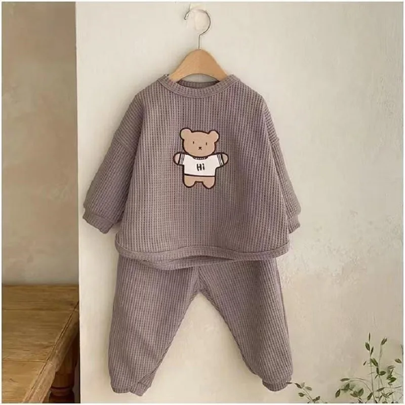 Spring Korean Baby Waffle Casual Suit Bear Embroidery Sweater+Pants Set Children Loungewear Kids Clothing Oytfits 
Spring Korean Baby Waffle Casual Suit Bear Embroidery Sweater+Pants Set Children Loungewear Kids Clothing Oytfits