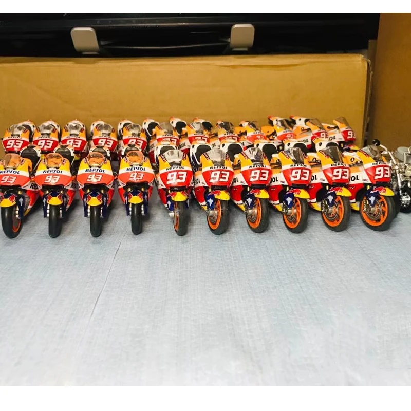 Модель мотоцикла RC213V Гоночная машина 1/24 
Модель мотоцикла RC213V Гоночная машина 1/24