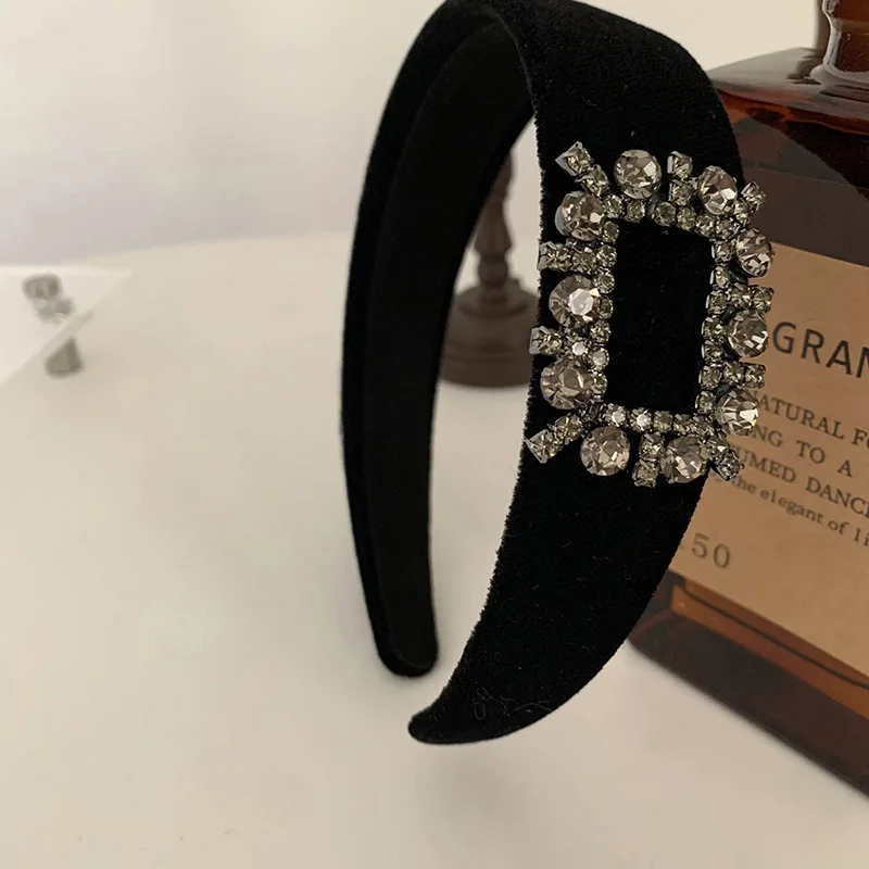 Korean Style Ladies Rhinestone Velvet Headband Female Face Wash Minimalistic Hairhoop Advanced Daily Headhoop Hair Accessories
Korean Style Ladies Rhinestone Velvet Headband Female Face Wash Minimalistic Hairhoop Advanced Daily Headhoop Hair Accessories