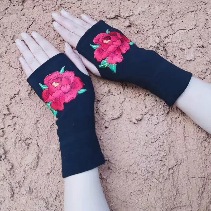 Перчатки без пальцев женские, трикотажные митенки в стиле ретро, с милым принтом цветов лотоса, с открытыми пальцами, Зимние Модные
Перчатки без пальцев женские, трикотажные митенки в стиле ретро, с милым принтом цветов лотоса, с открытыми пальцами, Зимние Модные