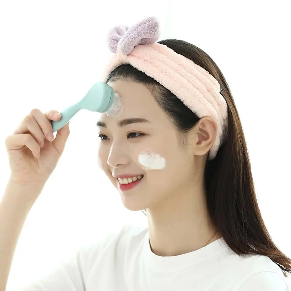 1Pc Double Sided Silicone Facial Cleanser Brush Soft Hair Face Massage Wash Brush Blackhead Remover Portable Skin Care Tool
1Pc Double Sided Silicone Facial Cleanser Brush Soft Hair Face Massage Wash Brush Blackhead Remover Portable Skin Care Tool