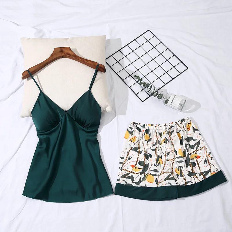 Thin Cute Sweet Sexy Lingerie Set Shorts Two-piece Set Silk Sexy Home Clothes Sling Sleep Tops with Shorts Sleep Wear Pajama Set
Thin Cute Sweet Sexy Lingerie Set Shorts Two-piece Set Silk Sexy Home Clothes Sling Sleep Tops with Shorts Sleep Wear Pajama Set