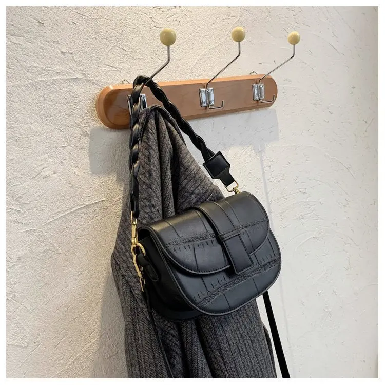 

Foreign trade bag women's 2022 new fashion retro stone pattern underarm saddle bag single shoulder Crossbody Bag women's bag