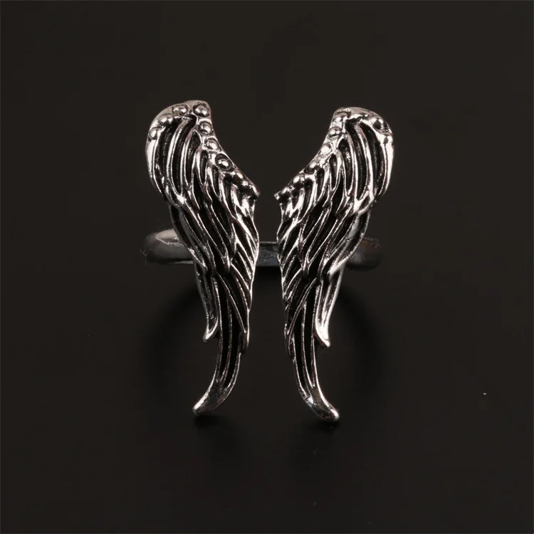 Beauty Punk Exaggerated Plus-Sized Large Wings Angel Wings Ring Men and Women Open Gothic Ornament Boho Party anillo Metal
Beauty Punk Exaggerated Plus-Sized Large Wings Angel Wings Ring Men and Women Open Gothic Ornament Boho Party anillo Metal