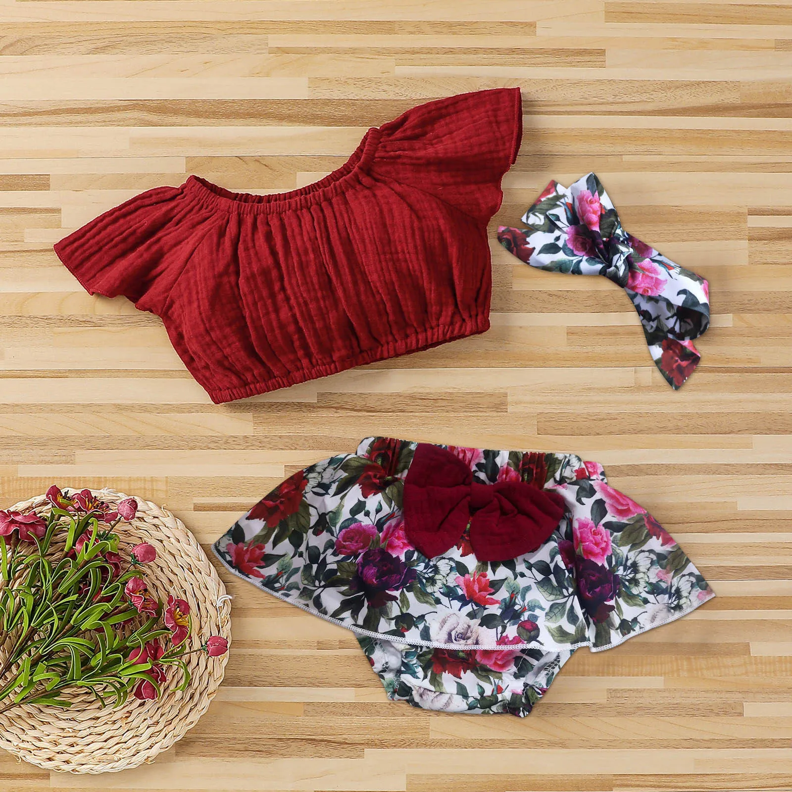 New Summer Baby Girls Clothing Sets Solid Off Shoulder Tops Floral Bow Shorts Headband Newborn Girl Clothes Outfits Suit
New Summer Baby Girls Clothing Sets Solid Off Shoulder Tops Floral Bow Shorts Headband Newborn Girl Clothes Outfits Suit