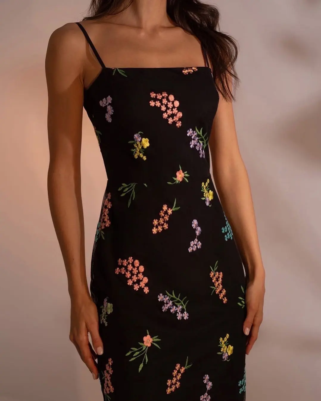 Sexy Bodycon Party Slip Dresses Embroidery Floral Women 2022 Summer Backless Off Shoulder Dress Elegant Casual Y2K Streetwear
Sexy Bodycon Party Slip Dresses Embroidery Floral Women 2022 Summer Backless Off Shoulder Dress Elegant Casual Y2K Streetwear