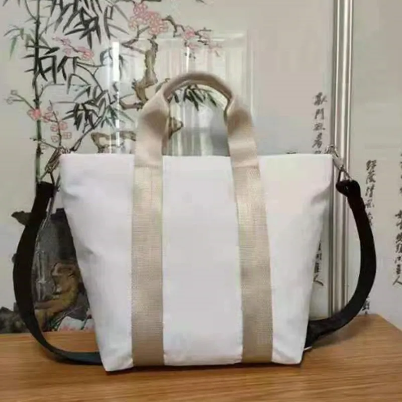 2022 Ladies Casual One Shoulder Tote Shopping Bag Large Capacity Nylon Tote Bag Seaside Travel Ladies Tote Bag Plush Backpack
2022 Ladies Casual One Shoulder Tote Shopping Bag Large Capacity Nylon Tote Bag Seaside Travel Ladies Tote Bag Plush Backpack