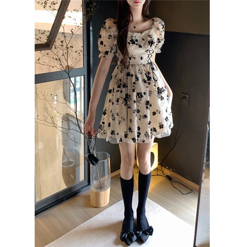 Spice Girl floral dress women's summer 2022 new French style niche slim waist bubble short sleeved fluffy skirt
Spice Girl floral dress women's summer 2022 new French style niche slim waist bubble short sleeved fluffy skirt