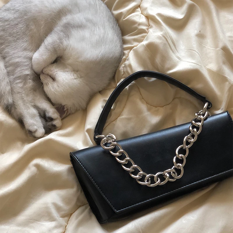 Fashion Black Women Messenger Bag Luxury Chain Irregular Shoulder Bag 2022 New High Quality Female Handbags
Fashion Black Women Messenger Bag Luxury Chain Irregular Shoulder Bag 2022 New High Quality Female Handbags
