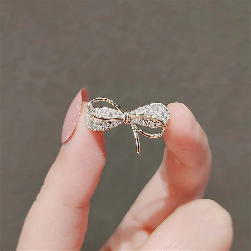 Vintage Women's Brooch Simple Fashion Corsage Sweater Clothes Badge Jewelry Accessories Luxury Pins Brooch For Lady Party
Vintage Women's Brooch Simple Fashion Corsage Sweater Clothes Badge Jewelry Accessories Luxury Pins Brooch For Lady Party