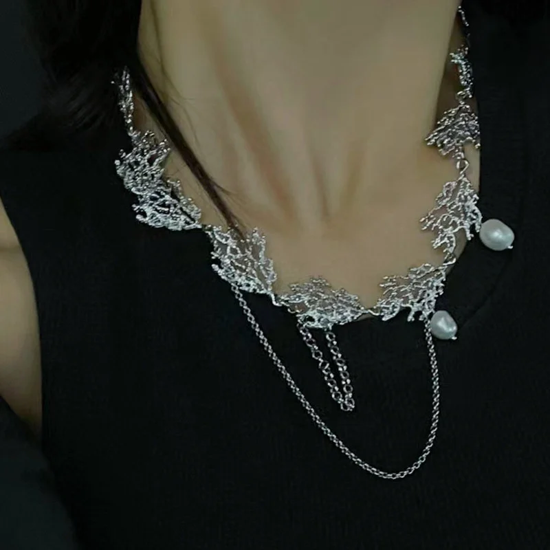 Korean Fashion Natural Fresh Water Pearl Tassel Women's Necklace Silver Metal Leaf Collarbone Chain Punk Hip Hop Choker Jewelry
Korean Fashion Natural Fresh Water Pearl Tassel Women's Necklace Silver Metal Leaf Collarbone Chain Punk Hip Hop Choker Jewelry