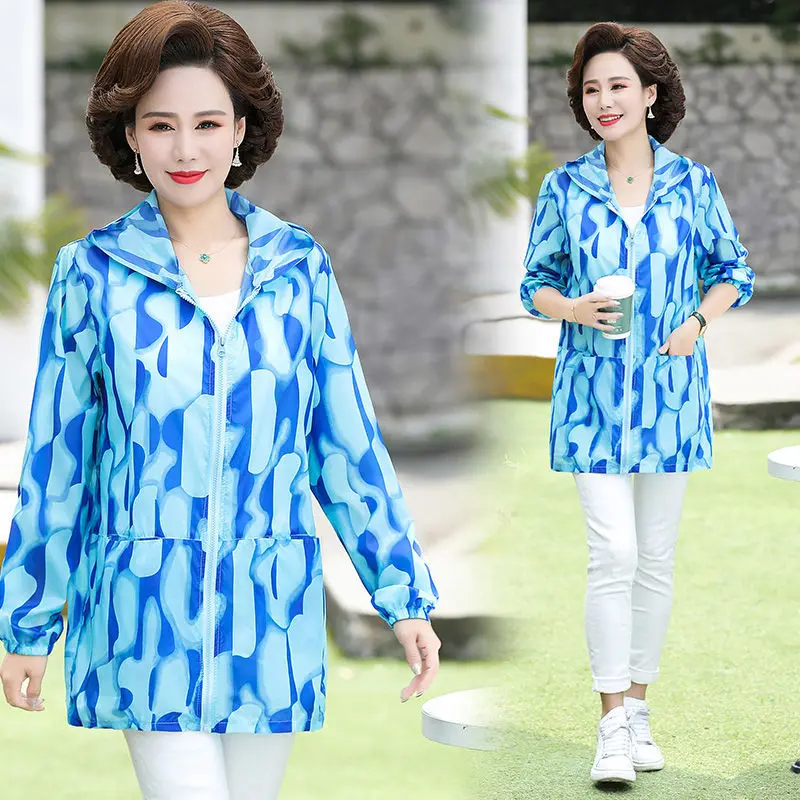 2022 Women Summer Fashion Middle-aged Sunscreen Clothing Female UV Sun Protect Thin Coats Ladies Printed Hooded Jackets Y41
2022 Women Summer Fashion Middle-aged Sunscreen Clothing Female UV Sun Protect Thin Coats Ladies Printed Hooded Jackets Y41