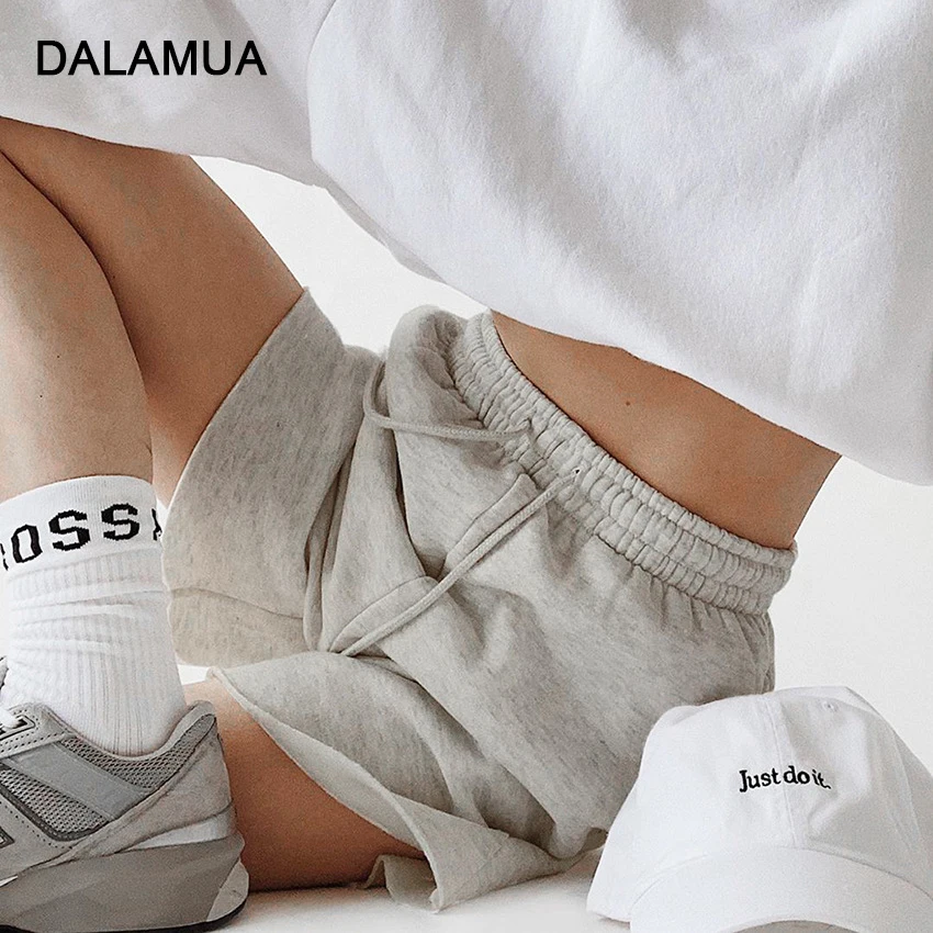 Causal Women Shorts Pants Loose 2022 Summer Elastic High Waist Solid Grey Drawstring Pocket Fashion Ladies Sport Shorts Straight
Causal Women Shorts Pants Loose 2022 Summer Elastic High Waist Solid Grey Drawstring Pocket Fashion Ladies Sport Shorts Straight