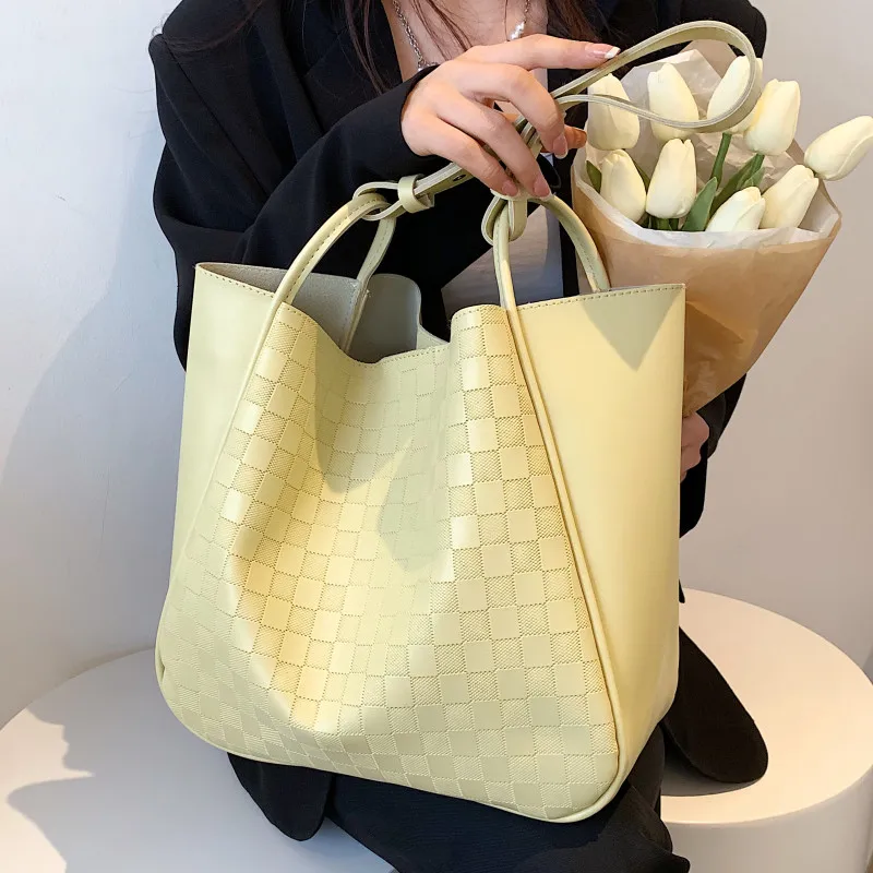 Large Soft Leather Tote Bags for Women Big Size Plaid Shopper Bag New Brand Design Shoulder Bag Ladies Casual All Match Handbags
Large Soft Leather Tote Bags for Women Big Size Plaid Shopper Bag New Brand Design Shoulder Bag Ladies Casual All Match Handbags