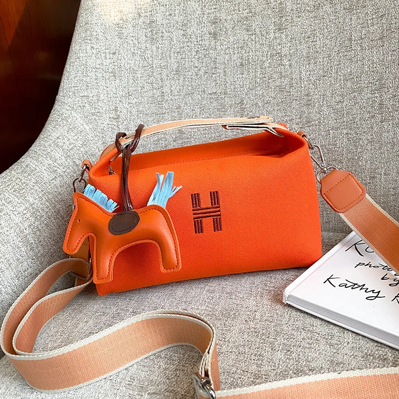 Canvas Bag Single Shoulder Casual Beautiful Messenger Handbags for Women Korean Version of Portable Popular Western Style INS
Canvas Bag Single Shoulder Casual Beautiful Messenger Handbags for Women Korean Version of Portable Popular Western Style INS