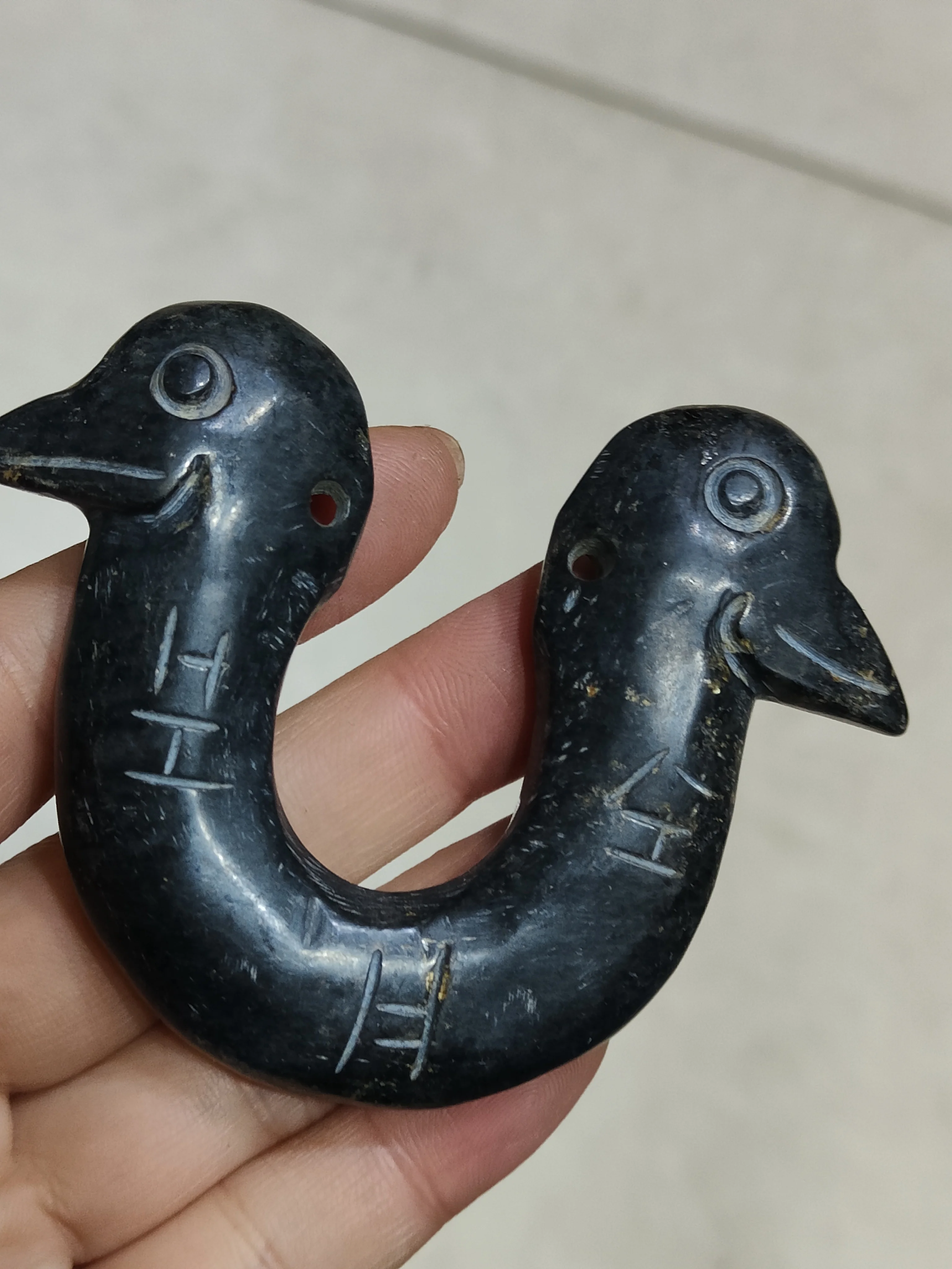 China Hongshan culture meteorite iron meteorite double bird U-shaped pendant gift
China Hongshan culture meteorite iron meteorite double bird U-shaped pendant gift